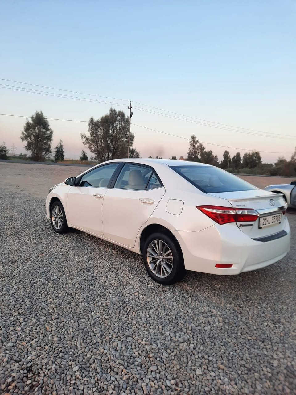 السلام عليكم 
تويوتا كورولا 2015 SAS 
فول مواصفات LIMITED GL-i 
 رقم سليمانية بسمي محرك 2000 
بصمة 
كراسي جلد 
تبريد شاشة لمس 
بصمة
يدات نيكل
شباك نيكل
حساس امامي خلفي 
كامرة خلفية
مري شفط
اشاير بل مري 
ويل كب 16 كروم تخم تاير جديد 
لد نهاري 
لايتات زينون 
جام اوتو 
تحكم ستيراً
بلوجكتر نيكل 
كروس سرعة
مراية اوتو دم 
السيارة بعدها بريحة الشركة  
ماشية : 141 الف كيلو متر شرط الفحص 
مكفولة من الصبغ الموضح بسونار شرط مو حالوب اضلع مال مسح وغسل صاير بيها ضلع 
مكان السيارة : ديالى المقدادية 
للاستفسار : ***********السعر ١٥٣ وبيهة مجال بسيط
