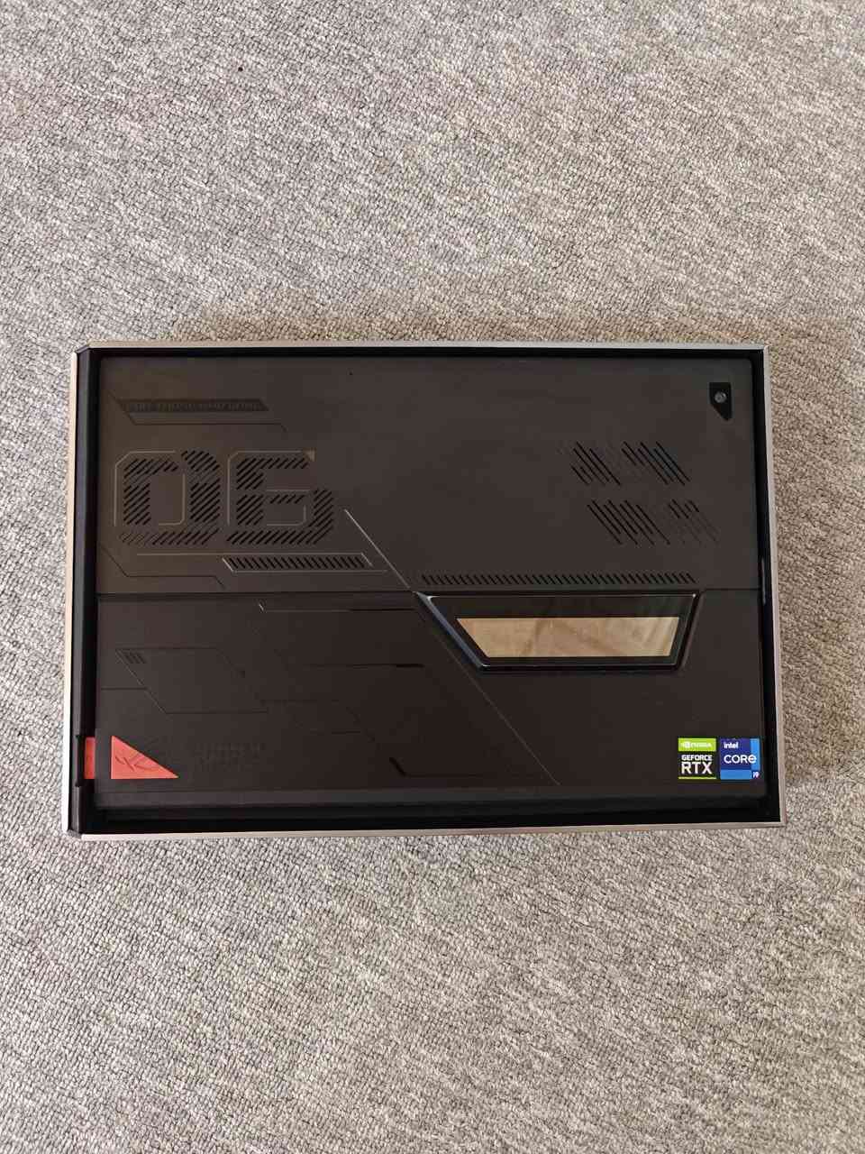 عربي --کردي 
💻 ASUS ROG FLOW Z13 (OPEN BOX)

کوردی:

لەپتۆپێکی زۆر بەهێز و خێرا بە بەرزترین تایبەتمەندی، باری پاکەت و هەموو کەلوپەلەکانی کامڵە.

تایبەتمەندییەکان:

Processor: Intel Core i9-12900H (14 Cores / 20 Threads)

GPU: NVIDIA GeForce RTX 3050 Ti 4GB (40W TGP)

RAM: 16GB DDR5 5200MHz

Storage: 1TB NVMe M.2 SSD PCIe Gen4

Display: 13.3" WUXGA (1920x1200) IPS, 120Hz (لەمسی / جیا دەبێتەوە)

OS: Windows 11 Original

دیاری و ملحقات:

پاراستنی شاشە (درع) لەسەرە

کیبۆرد و ماوس بە هەدیە لەگەڵیدایە

کارتۆن و سەرجەم کەلوپەلە ڕەسەنەکانی لەگەڵدایە

پاتری ١٠٠٪ لۆک و تەندروستە

تێبینی سەبارەت بە کێشەکەی: لاپتۆپەکە کێشەی (I/O) هەیە. تێچووی چاککردنەوەی نزیکەی $150 دەبێت و گەرەنتی ١٠٠٪ی چاکبوونه‌وەی لەگەڵدایە.

💰 نرخ: کڕیاری جدی نرخ پێشنیار بکات / بەپێی ڕێککەوتن.
***********.
العربية:

لابتوب قوي جداً وسريع بأعلى المواصفات، بحالة الاوبن بوكس مع كامل ملحقاته والكرتون.

المواصفات الفنية:

المعالج: Intel Core i9-12900H (14 Cores / 20 Threads)

كرت الشاشة: NVIDIA GeForce RTX 3050 Ti 4GB (40W TGP)

الذاكرة العشوائية: 16GB DDR5 5200MHz

التخزين: 1TB NVMe M.2 SSD PCIe Gen4

الشاشة: 13.3" WUXGA (1920x1200) IPS, 120Hz (لمس / قابلة للفصل)

النظام: Windows 11 الأصلي

الهدايا المرفقة:

شاشة حماية (درع) مركب على الشاشة

كيبورد وماوس هدية مع الجهاز

الكرتون وكافة الملحقات الأصلية متوفرة

البطارية بحالة ١٠٠٪ جديدة تماماً

ملاحظة خاصة بالعطل: الجهاز يحتوي على مشكلة في (I/O). تكلفة التصليح تقريباً 150$ وتصليحه مضمون 100%.

💰 السعر: للمشترين الجادين، يرجى تقديم السعر / حسب الاتفاق.

***********.     واتسبة
