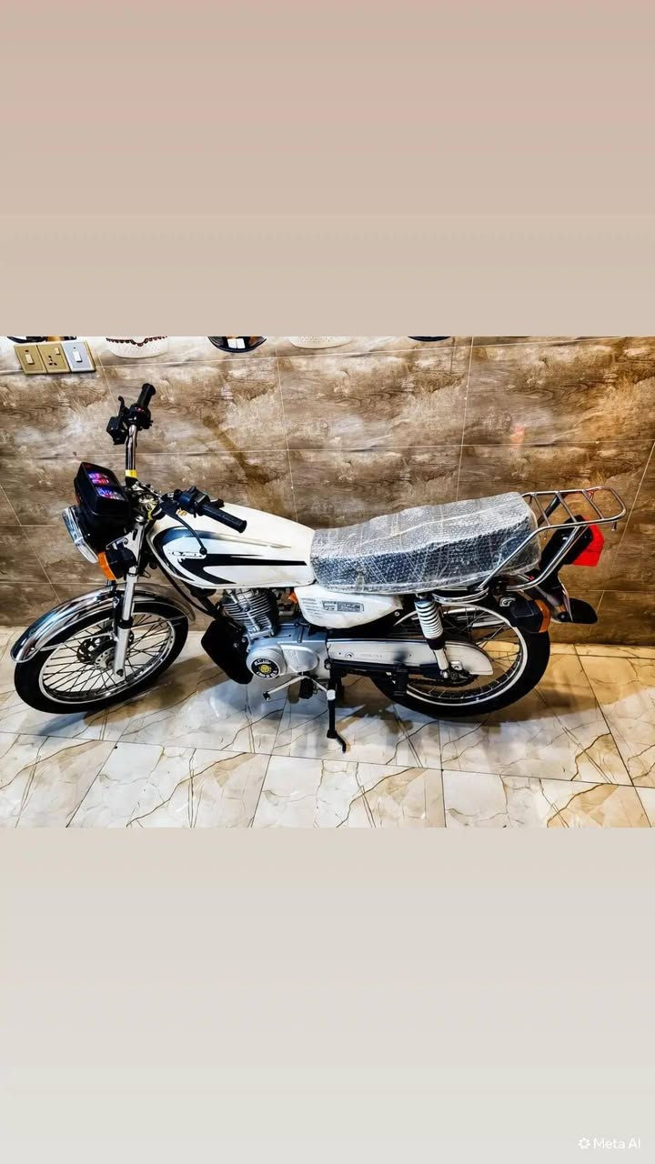 شبه اصلي 
موديل 21 اوراق اصولي كمرك مدفوع 
دراجه كلهه جاهزه. ونضيفه احلا من الصور 
سعر 750 وبيه مجال حك الجيه
مكاني شطره
#مكلف_بلنشر 
رقم راعي الدراجه ‏‪***********‬‏

نص مكتوب في الصور:
- Meta AI