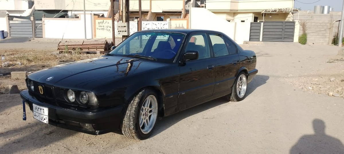 سلام عليكم 
للبيع او مراوس اخذ فرق 
بي ام 520 گير عادي 
رقم اربيل اب اسمي شرط تحويل وكاله 
السياره گير محرك اب شرط
السياره بدون نواقص 
السياره ضررها جاملغ السكن بدون دواخل 
السياره خير من الله 
سعره 47 وبي مجال 
مكاني كركوك 
*********** الحويقة, كركوك
