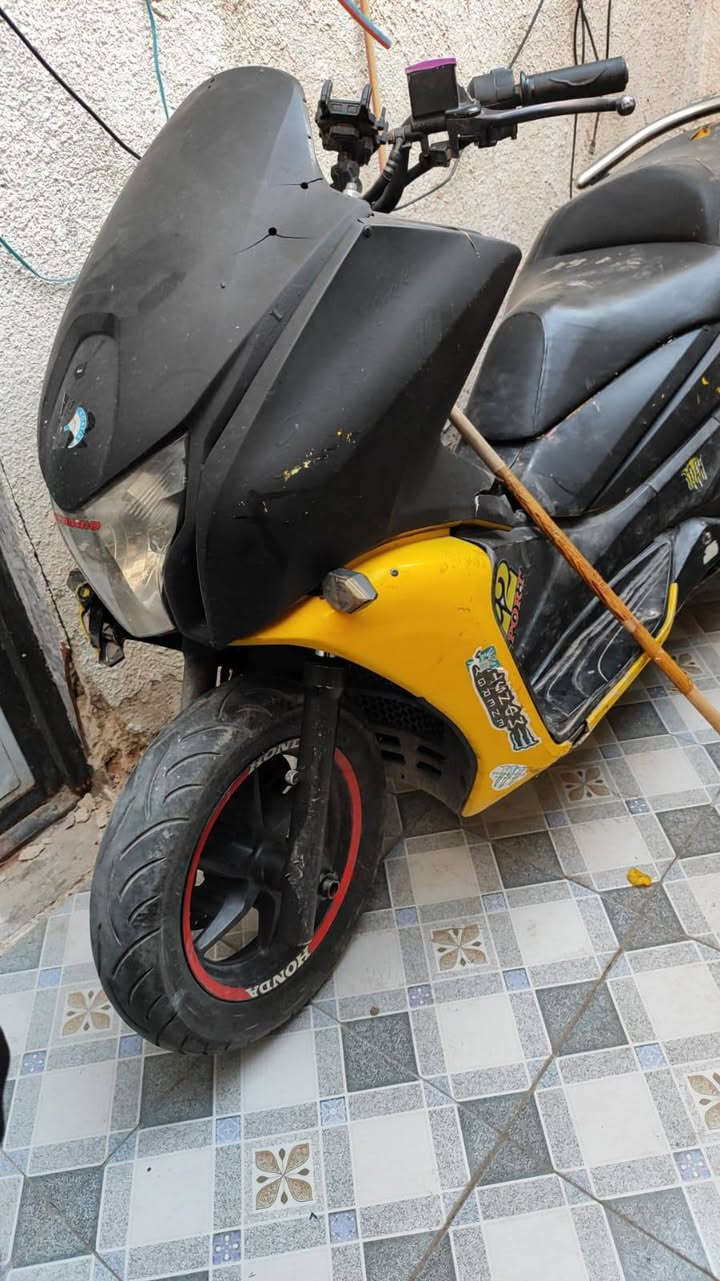 دراجه هوندا فاز دراجه شغاله ابعلك كوم حديد شبيه مابيهة ماعرف متروكه
بيه صالنصه رياضي اصلي وسيبايه ستيل اصليه 
تطلع ادخن تطلع مدري شنو ماعرف بايعلك حديده اوراق موجوده  قفله 500 جماعه ال400و350 لتخابر 
*********** مكاني بغداد واتساب فقط
