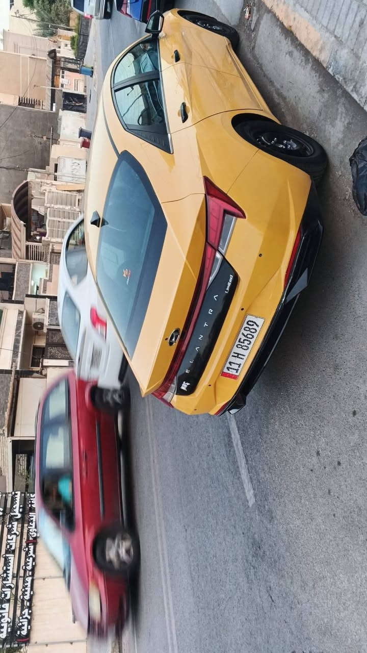 السلام عليكم النترا ٢٠٢٣ فول لمتد واحد على واحد حادثهة خلفي بس الجنطه بيهة تصليح ليبل واحد ارقام جديده مصفره هيئة وغرامات ماشية ٦٠الف مكانهة بغداد الكراده للإستفسار ***********
