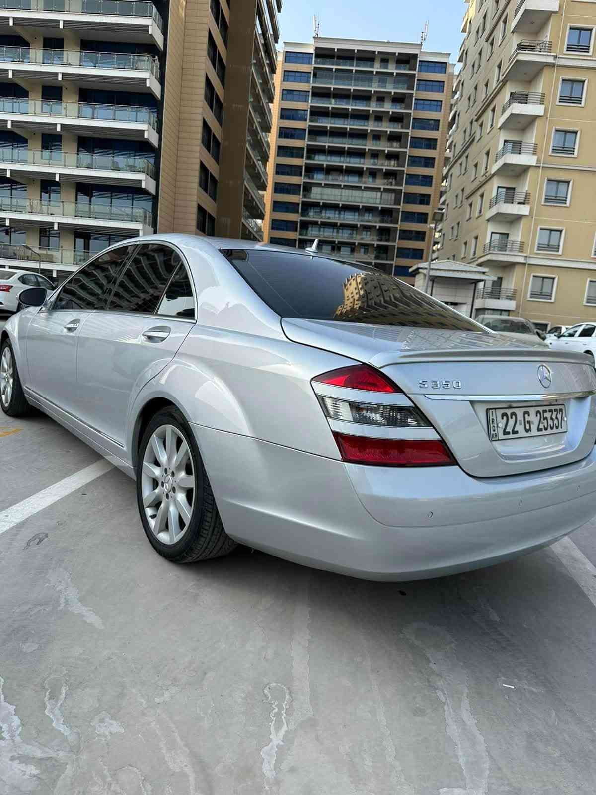 لعشاق الفخامة ( مارسيدس خليجي ) 
مارسدس / S 350 محرك مرغوب تنفس طبيعي , لارج باب طويل 
موديل 2008 
 ماشيه حقيقي (189 KM) 
الداخل اسود  
(السياره رقمة اربيل بسمي  وبيهه كتاب تضليل سنه ) سنوية ب اسمي تنتهي سنة 2029 
السياره حلوه وكامله ومال جناي . 

مواصفات السيارة ...
-محرك 6 سلندر تنفس طبيعي المرغوب ,  كير أوتو تعليک
-فتحه سقف 
-اربع ابواب بصمة
-شفتات ستيرن
-تبريد قطعتين
-شاشة اصلية بنظام تحويل بين الكار بلي والشاشة الاعتيادية
-مفتاحين تشغيل بصمة 
-باب طويلة , مقعد خلفي  رئاسي
-4 كشنات جلد تدفئه تبريد
-جكات رفع السيارة و أبواب شفط 4
-جنطه شفط , سايد بريك بصمة
-ناظور ليلي
-تلفون و ماوس
-بردات كهرباء 
-ستيرن كهرباء متحرك
-مقاعد كهرباء + تدفئة تبريد
-مري شفط وقلاب + أشاير
-3 وضعيات قيادة خزن ميموري
-سستم سماعات هارمن كاردون
-سيدي changer 
-حساسات امامي خلفي
-مثبت  ومحدد سرعة
-انارة الداخل والدشبول 
-ويل كب تو سايز أصلي نجمة حجم 20
-(وبعد بيها هواي مواصفات)
-السياره خليجي بدون صبغ 
والسياره كاملة والكمال ل لله وبدون اي نقص 
وبالعافيه ع الياخذها ..
السعر 200وبيها مجال بسيط 

مكان السيارة : بغداد المنصور 

رقم صاحب السيارة
 ***********
***********
الشيخ ابو غيث
