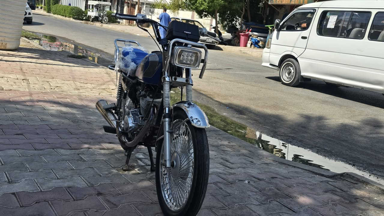السلام عليكم دراجه ارشا موديل 18 للبيع السعر 300وبي مجال  اوراق موجوده الاصليه دراجه نظيفه وخير من الله كهربائيات كله شغاله دشبول شغال نقوصتها فقط  باتري  وتخم اشاير 
الاتصال ع رقم *********** رقم بي واتساب

