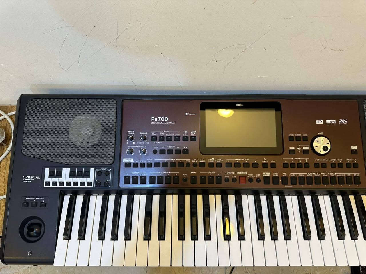 🎹 للبيع KORG PA700 – فيشة صفره 🇮🇹
الجهاز بحالة ممتازة ونظيف جداً،
🔹 فيشة صفره
🔹 كارتونة أصلية
🔹 كتلوك
🔹 جنطة أصلية
🔹 الجهاز على وضع الشركة وما مفتوح ولا متلاعب بيه
🔹 ويا سيت 2026 احترافي، مشتري السيت بـ 90$ 💿
الجهاز جاهز للشغل والطربيات والحفلات، وما يحتاج أي شي. الجهاز ع ايد وحده من الكارتونه فاتحه بيدي  ماطالع حفلات لان اصلاً مااعرف اعزف 
💰 السعر: 875$ قفل نهائي
❌ غير قابل للتفاوض
عنواني بغداد 
📍 البيع  فقط في العراق 
***********
