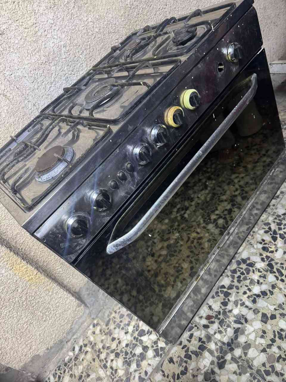 للبيع طباخ كريازي ***********بيسعر 250وبي مجال المكان بغداد الجديده شارع المسبح رقم واتساب
