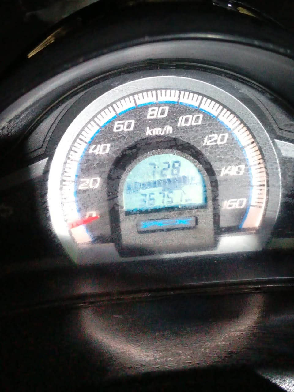 السلام عليكم 
دراجة PCX جيل ثاني بصمة مكينة 150ccدراجة خير من الله حساس ازدحام A استان حساس نقص بريك أمامي اللون ابيض صدفي مميز ماشية 36 حقيقي السعر 10$
رقم الهاتف *********** مكاني بغداد حي اور سبع قصور
