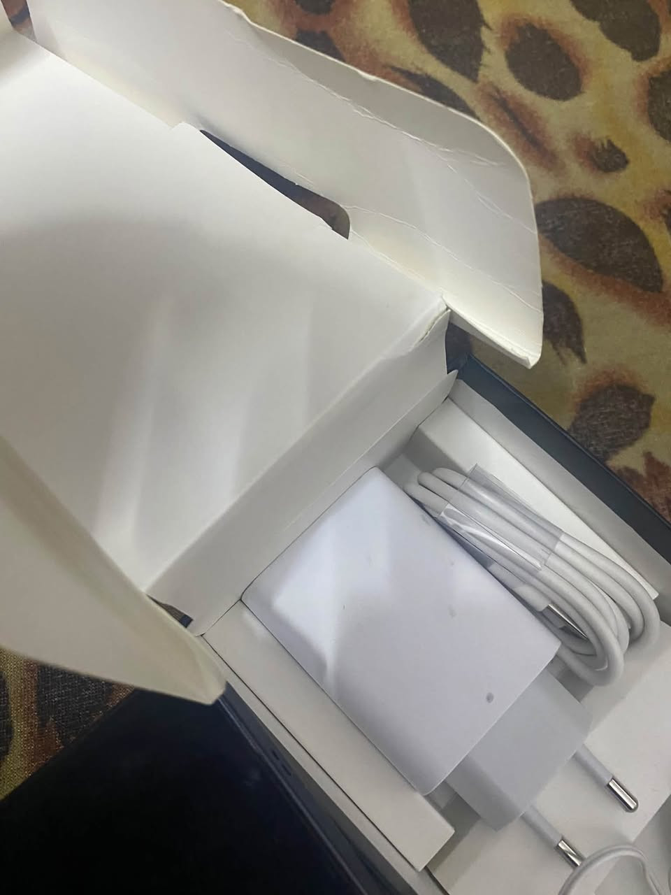 هوت 60بروو ذاكره 256  صار سبوع فتحته من لكارتونه غراضه مامستخدمه سعر 240 وبي مجال  ***********
