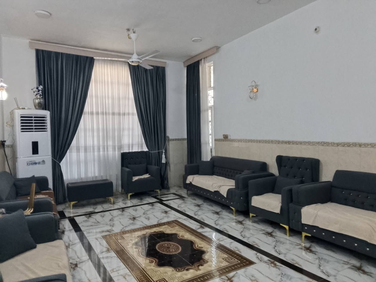 دار للبيع طابو زراعي سند 25
مساحة 200 بحي المرتضى 
طابقين الطابق الارضي 

استقبال 7×4  
صالة 9×4
غرفة نوم 5×4 مطبخ 5×4
مجمع صحيات مناور عدد 2
كراج سيارة صحيات خارجية 

الطباق الثاني بناء بلوك  يحتوي على غرفتين نوم  ومجمع صحيات 
السعر 95 وبي مجال للاستفسار
اتصال ***********
