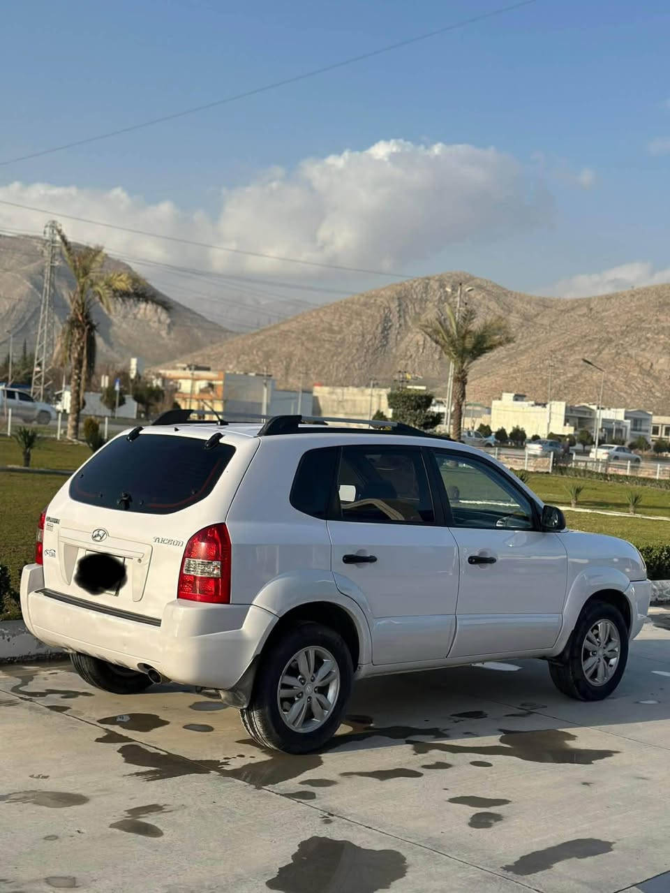 بە ناوی خوای گەورە
هۆندا تەکسۆن ٢٠١٠
سەیارەکە زۆر خاوین ماوەتەوە ١٨٠ هەزار رۆشتوە
مەکینە وگێر  و تەبرید بە شەرت سەنەوی بەسەر چوە
نیو چەمەلاخی پێشەوەی بۆیاخە بە بی ناو سعری ١٠٣ گەڵاو مەعامەلەی برایانە. شوین رانیە
ژم. ***********
*********** رانية, السليمانية
