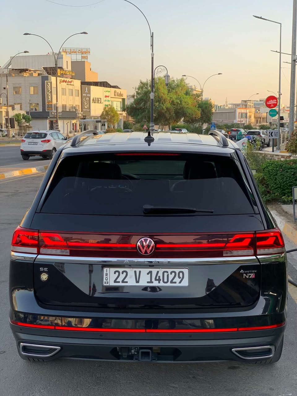 Volkswagen Atlas 24 SE 🇩🇪
فولكس واكن اطلس ٢٠٢٤ se للبيع  

ماشي  السيارة 38 الف كم حقيقي 
محرك 2.0 توربو + كير شرط
270حصان/370 نيوتن متر
مواصفات السيارة كالتالي
تحديد مسار📍
تثبيت سرعة  💯
ابل كار بلي + اندرويد اوتو 📱 

7 راكب 👥
شحن لاسلكي
عدادات ديجتال
تدفئة كشنات + الستيرن
6 وضعيات قيادة 
انارات iq led
حساسات 360 درجة 
نظام قيادة ذكي
ناقل حركة أوتوماتيكي 8 سرعات 4motion
تشغيل عن بعد
دخول ذكي
تشغيل ذكي
انارات ترحيب
نقاط عمياء
كشنات جلد
شاشة معلومات
تحكم الشاشة عن بعد 
تحكم صوتي 
قطع تبريد 3
فتح صندوق ذكي
صندوق اوتوماتيكي
اوتو هولد
اوتو ستارت/ستوب
هاند بريك كهربائي
كشنات كهرباء

سيارة بيها رأس البونيت صبغ و شبر تعديل بارد فقط 
بدون دواخل بدون ايرباك  💫

سعر  285 وبيها مجال  💵 

شرط التحويل

للتواصل على الرقم
***********
***********
متوفر واتساب او اتصال

مكان السيارة:كركوك  📍
