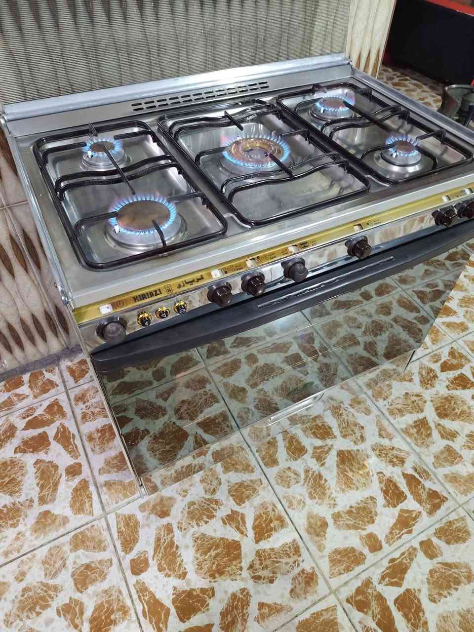 طباخ كريازي شغال كهرباء جداحه شوايه كلوب فرن 300 بي مجال بسيط مكان ابودشير *********** بغداد, العراق
