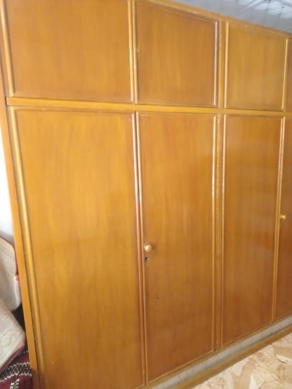 السلام عليكم كنتور حطاطه للبيع لون عسلي شخط مابيه كامل من كلشي
الاستفسار :***********
