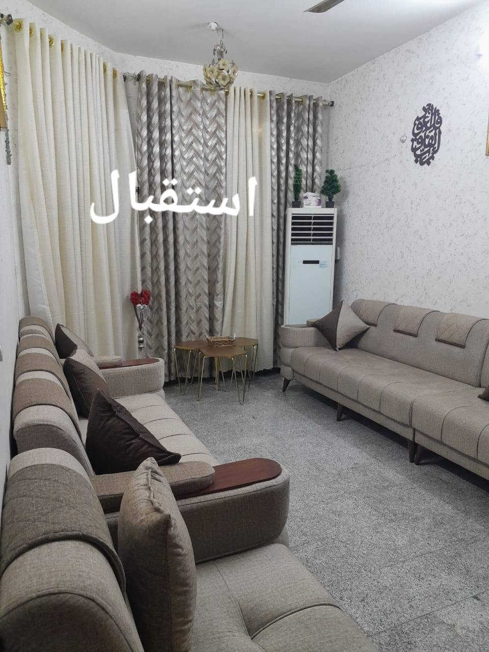 بيت للبيع قاط ونص كاشي كرانيت الفوق والجوه السطح شتايكر حايط سيراميك يتكون من مطبخ واستقبال و غرفة نوم وحولي وفوق غرفة نوم وحمام ومرافق السعر 120 مليون وبيه مجال للأستفسار *********** العنوان بغداد الشعب حي اور حي الكوفه متوفر مجاري وتبليط
