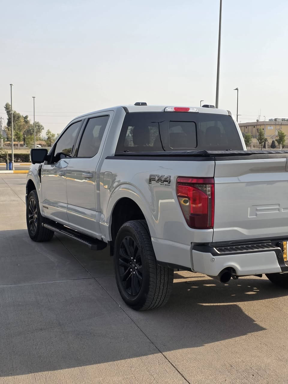 فورد f150 xlt
بدون صبغ 
رقم سليمانية + موافقة جام اسود 
متواجد اربيل 
لون أسمنتي 
محرك 3.5 توين توربو هايبرد
ماشية 34 كم 
شاشة كبيرة 
قوة خارقة + مصروف قليل +راحة تامة...والكثير من المواصفات 
*********** 
390$ ورقة
