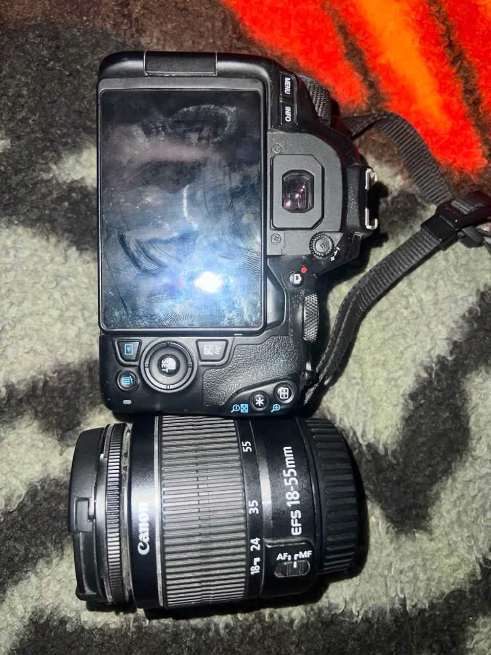 مكلف بلنشر
كامرة Canon250D 
نضافه 95‎%‎ 
مع العدسة الكت 18-55، شاحن و بطارية 
كامره 4K فوتوا + فديو 
مع هديه حقيبه و رام 32گيگا
السعر 650 وبيها مجال

 العدسه  50 mm بـ150 الف 
العدسه mm70-300 بـ120الف

الاسعار قابله للتفاوض 
للتواصل فقط فقط واتس اب او الاتصال ع الرقم التالي 
***********
