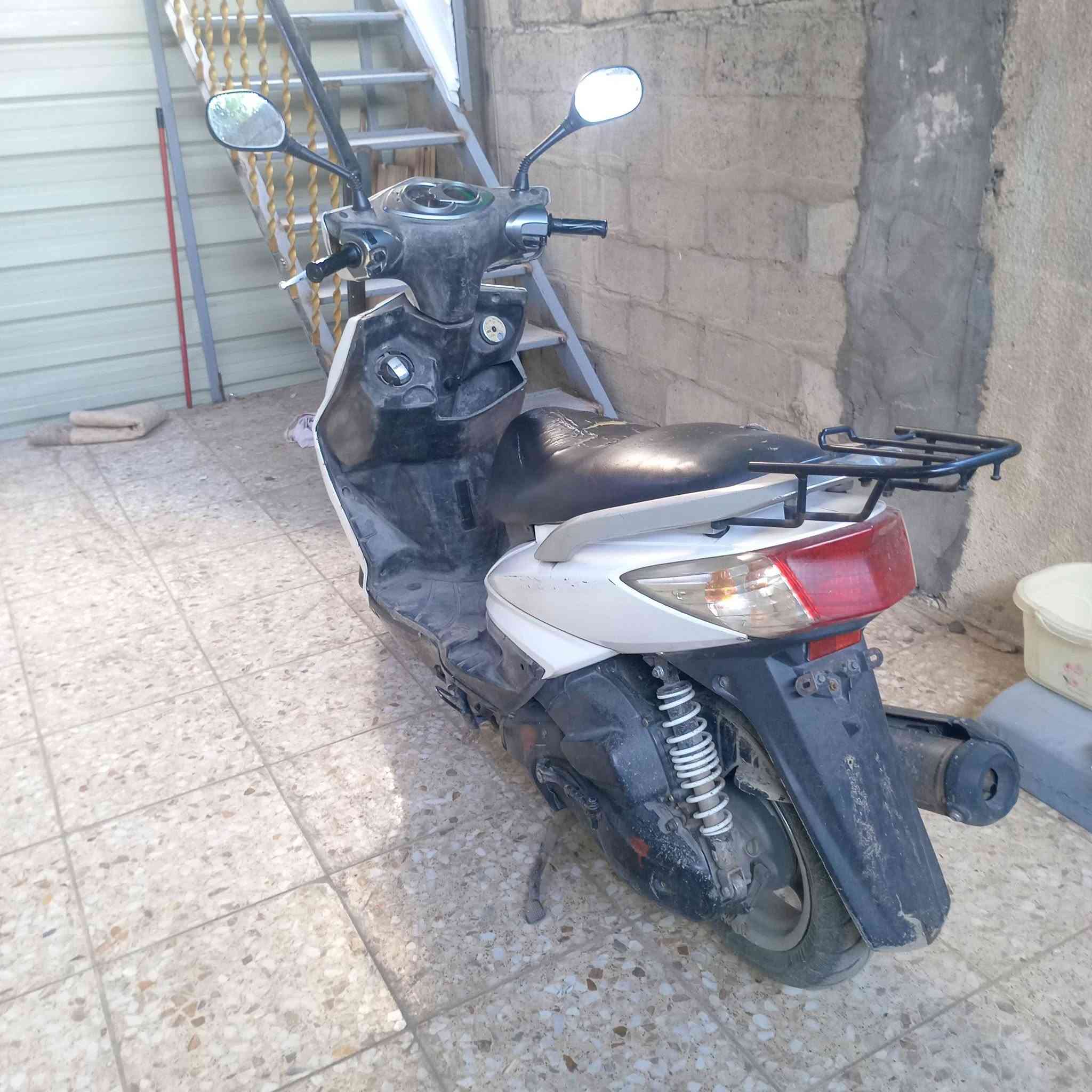 سكنس فحل دراجه نضيفه بس كفر ها الأمامي تعبان مو مثل الي بالصوره انكلبت بيها وتكسر بس دراجه نضيفه كهربائيات كلها شغاله سلف يحتاجله بس بطاريه لئن كاعده هندر واحد السعر ٤٥٠
الرقم واتساب ***********
