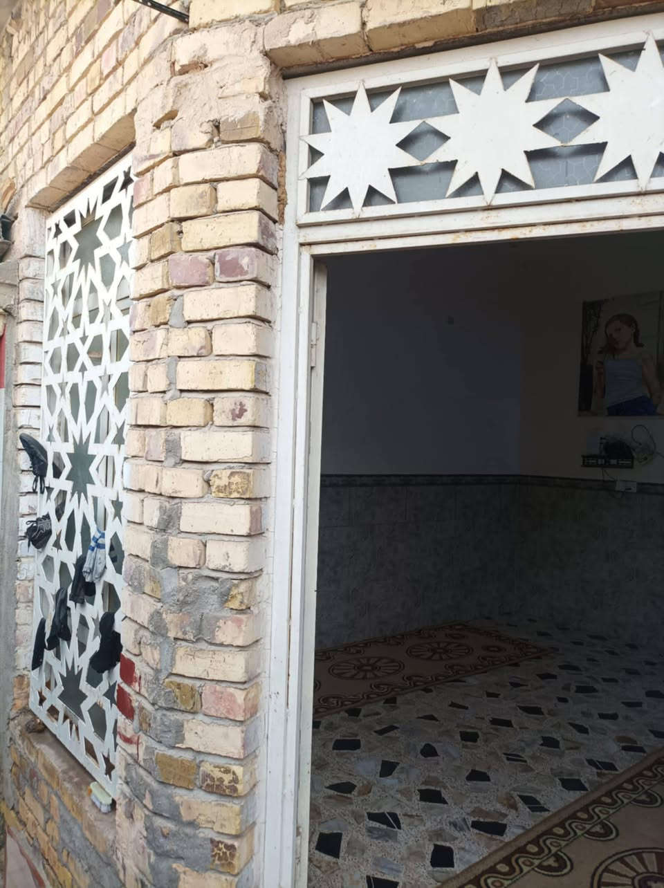 سلام عليكم دار زراعي منطقه حي الحسن العسكري دوانم لازم المساحه ١٠٥ م الواجهة ٧ والنزال ١٥ بناء حديث درجه اولى طابق ونصف مسلح المنطقه تم إنشاء مياة الصرف الصحي زائد كساء مادة السبيس باقي تبليط عن قريب جدا اتصل وتدلل ***********
