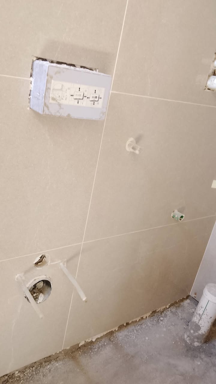 خلفه سيراميك بورسلين اي شي متفرغ حاليا الي عنده شغل يتفضل خاص او يتصل على الرقم التالي ***********
