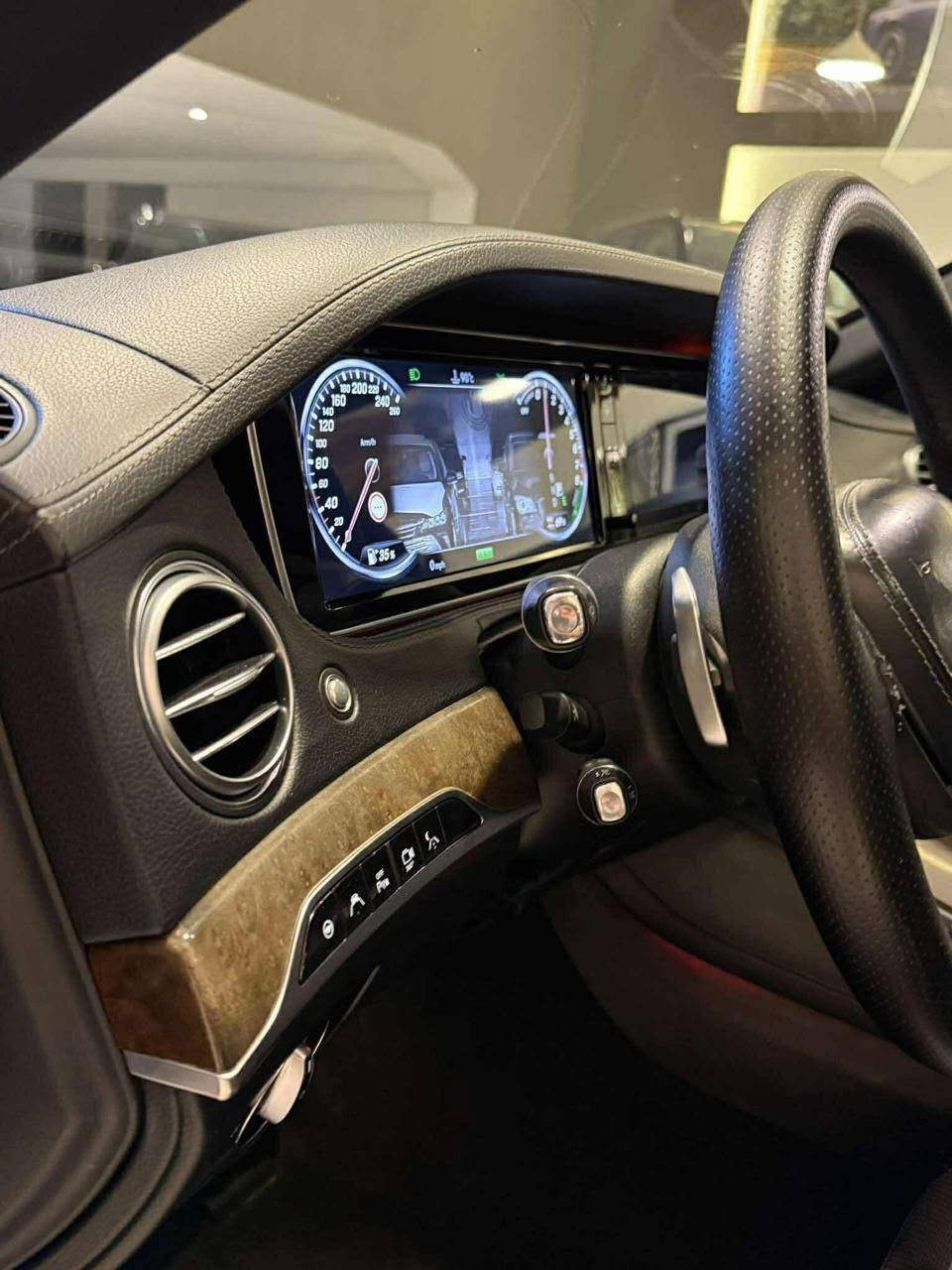 سلام عليكم 
مرسيدس S400
مديل 2014
السياره المانيه ضمان دولي 
فول مواصفات 5دكم (فصوص )
كشنات وكهرباء وميموري ومساج وداينمك ورادار وقياده إليه {اوتو بايلوت]
ونظام المحافظة على المسار ونقط عمياء ورادار خلفي و4كامرات وبصمه ولايت ذكي وجكات واوتو هولد ودبل ماوس وأبواب شفط وصندوك كهرباء و5بردات وحساسات امامي وخلفي وناظور ليلي وانو بارك
سياره مرقمه سليمانيه الجديد وكلشي بيها جاهز
مكفولة من صبغ حادث
السيارة هايبرد
ماشيه 110حقيقي
مكان سياره بغداد 
رقمي متوفر واتساب ماسنجر***********
