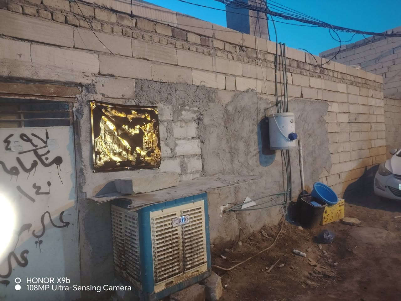 سلام عليكم  بيت 40 متر غرفة وصاله ومطبخ  زغير حي صدر الثالث شارع دور الحوزه  يم موقف الستوتات  السعر 7 ونص وبي مجال مكتب الصدرين  ***********

نص مكتوب في الصور:
- HONOR X9b 108MP Ultra-Sensing Camera
- HONOR X9b
- 108MP Ultra-Sensing Camera
- O HONOR X9b