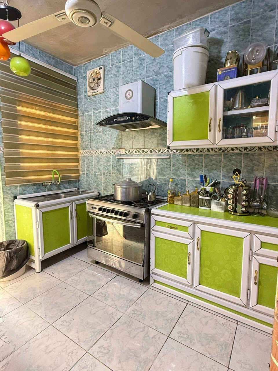 🏡 دار للبيع 
📐مساحة الدار : 110م 
🧾 جنس الدار: طابو ملك صرف 

✅ يتكون من استقبال  ، مطبخ ، غرفتين نوم، كراج 

✅ خدمات كاملة 

📍الموقع : بهرز ـ المنثر 

📞 للأستفسار : ***********

