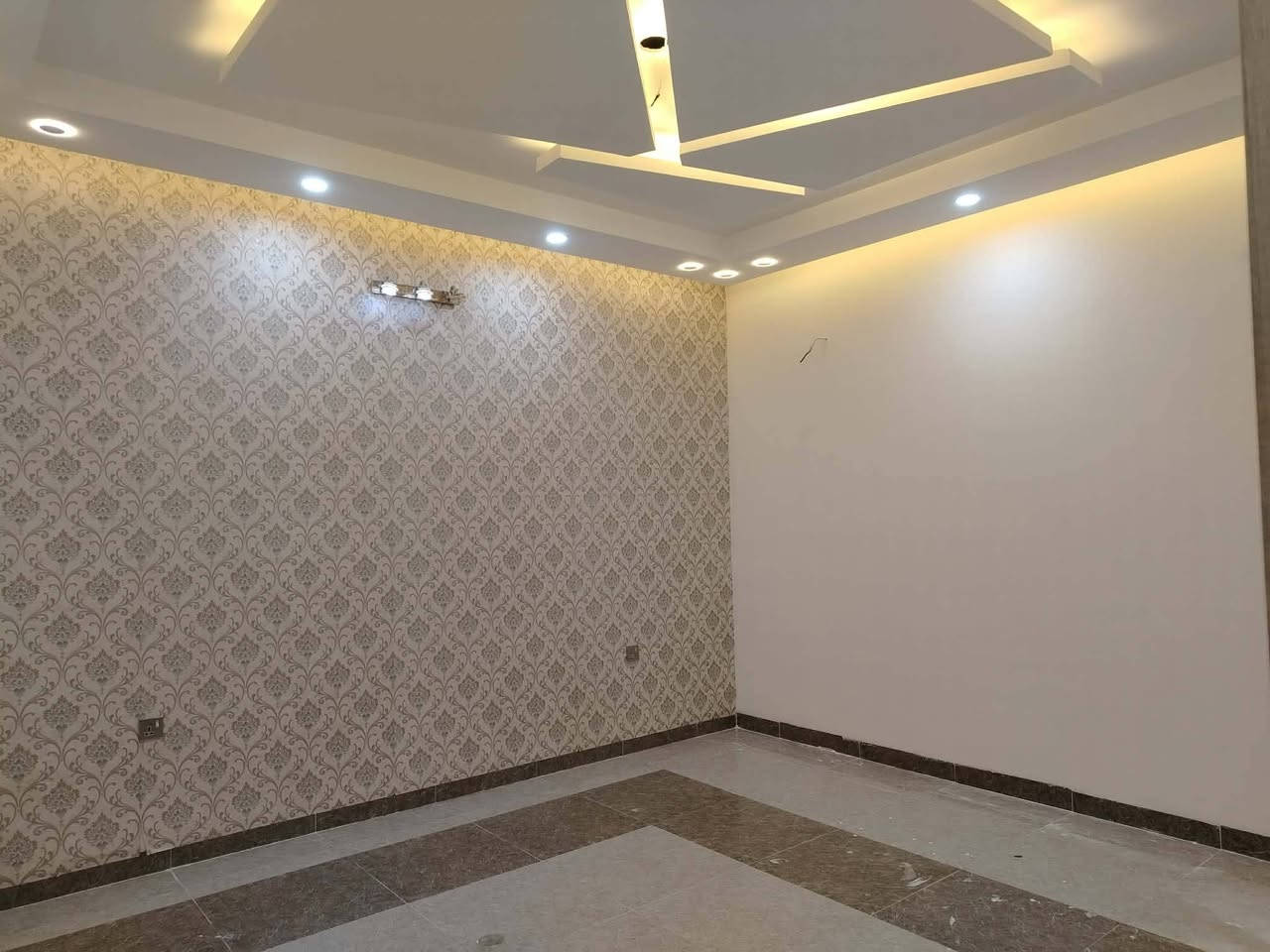 سلام عليكم اشتغل صبغ خارجي داخلي بسعر مناسب 100متر 110الف والغرفة الواحده30الف مع التصليح  مدارس مولات دوائر حكوميه بسعار 🏘مناسبه جدا استفسار اتصل على الرقم *********** شي بسيط من شغلي ان شاءالله يعجبكم ❤📞
