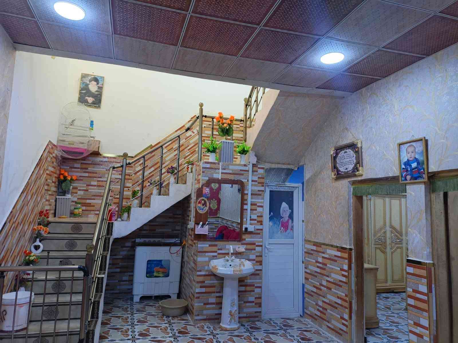 السلام عليكم بيت للبيع بلديه كامله معامله العنوان البصره ابي الخصيب عويسيان شارع كوت الضاحي المساحه 160 يحتوي على ديوانيه وهول وغرفتين ومطبخ وطامه وحمامات واثنين داخليات ومرافق خارج ودرج وبيتونه وغرفه فوك الارضيه سيراميكك والسقف كونكريت الصطح سراميك مطبق بناء حديث سقوف ثنويه ماي كهرباء خدمات من مدارس اسواق السعر 65 وبيه مجال اي استفسار على هذا رقم *********** يوجد واتساب البصرة, العراق
