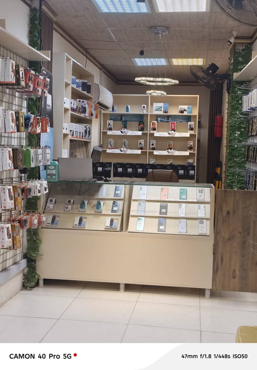 محل موبايلات • كامل • ديكور