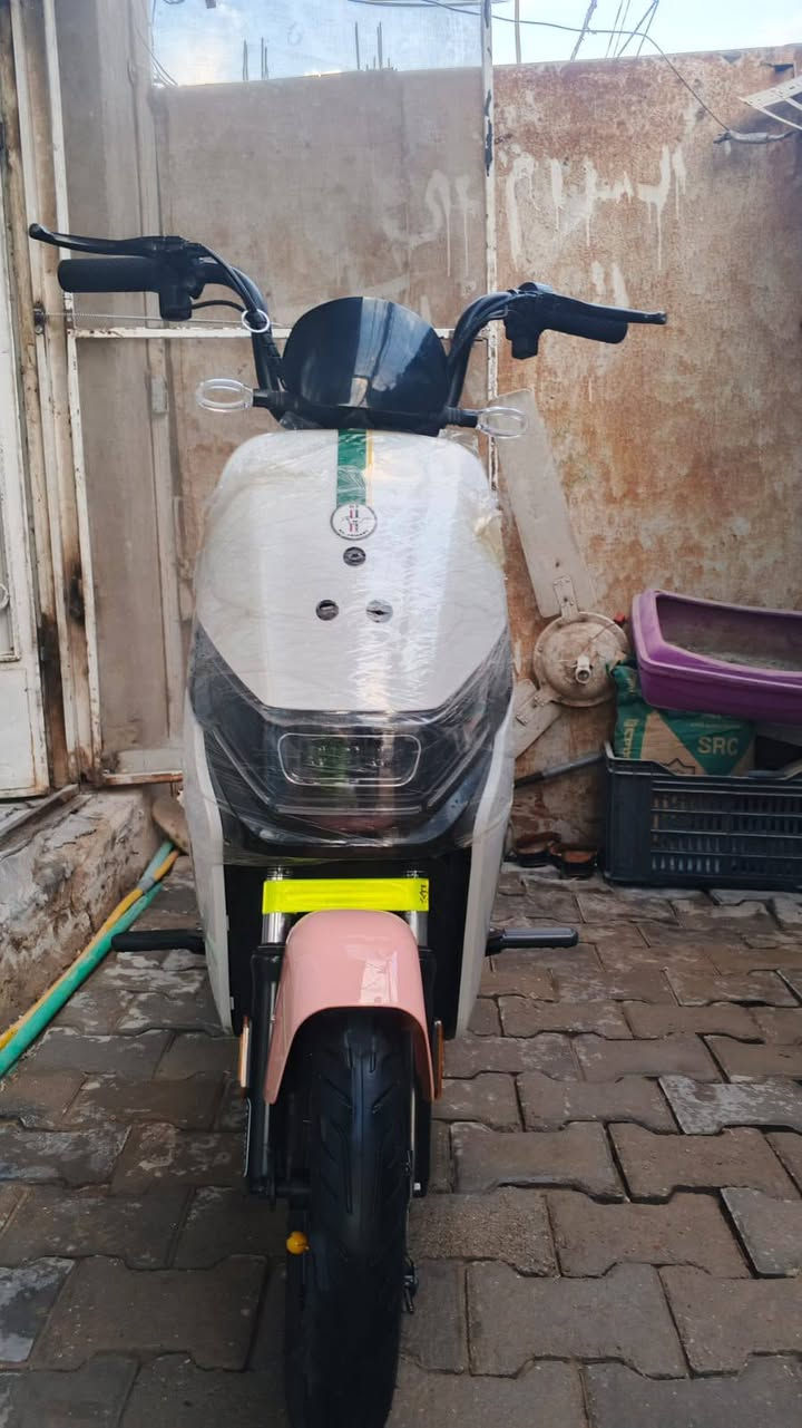 دراجه شحن للبيع...
شركه GT M5
لون ابيض وبصلي .
 الدراجه جديده .
..
المواصفات شاشه لدى امامي عالي ناصي لدى الوان بلكفرات لد خلفي 
اشاره يمنى يسرى
دبل اشاره 
ويل حديد 
ملف حجم كبير 
.دبل امامي 
.دبل خلفي
.مريض يمنى يسرى 
.جك صفح *جك تعليك 
.دواسه رجلين خلفي
.دوليه رجلين امامي 
.شاحن موبايل 
.بطاريات عدد 5 حجم الكبير wenle
.سله حديد جديده مامشدوده 
.سويجات 2 بصمات 2
.هورن 
3 نمر بطيى وسريع 
.الدراجه جديده على الفحص مامتعوبه 
السعر 375 
وبيه مجال بسيط 
العنوان نجف حي المكرمه 
***********
