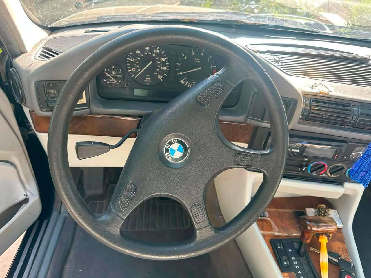 :
للبيع BMW 520 (E34)

سيارة نظيفة ومحافظة، اللون أسود، مظهر أنيق وكلاسيكي، جاهزة للاستخدام.

* المحرك: 525i
* القير: أوتوماتيك/)
*الموديل ١٩٩٠)
* )
* التكييف: (ثلاجه)
*

السيارة بحالة جيدة، والفحص خير دليل، ومن يرغب بالمعاينة يتواصل على الخاص أو الاتصال.

السعر: ( 57)
الموقع: (بغداد التاجي )

“رجاءً التواصل للجادين فقط، والله يبارك للمشتري.”‭***********‬👍***********
