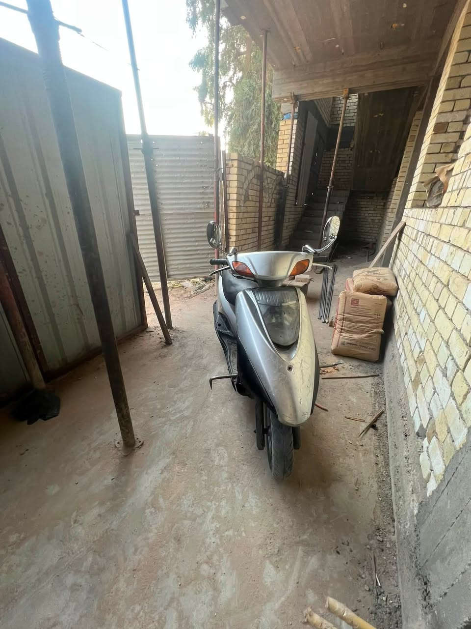 السلام عليكم بريز لبيع
مكينه مفتوحه 
كلجات جديده
مابيها نقص 
نكره سلف هندر 
كابريتر
السعر 325وبيها مجال 
مكاني الكريعات
***********
