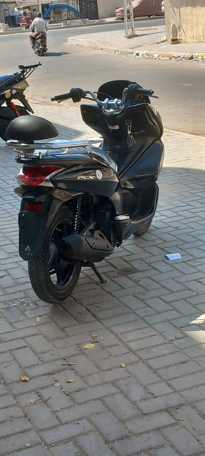 سلام عليكم.... دراجة للبيع بي سي اكس جيل الاول  سكليتر خطين  استان حساس ازدحام  بلاديه كلة شغال   كهربائيات اشاير لايت كلة شغال تخم تايرات جدد دهن جديد جيب فيتر وفحص عنوان بغداد مدينة الصدر مقابل مطعم ليمونه للإستفار )***********
