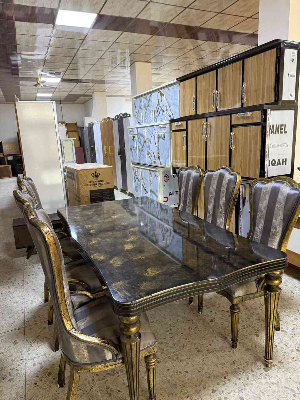ميز ملكي رئاسي مستعمل ابو الجديد موديل زان 
***********
