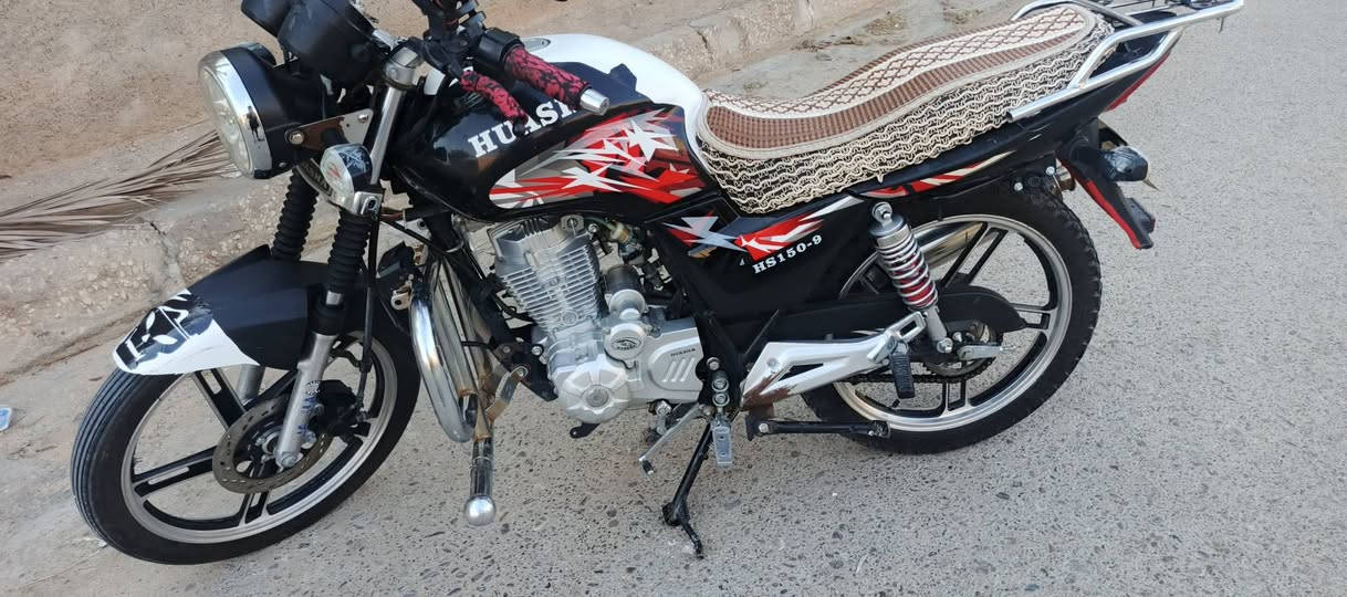 سلام عليكم دراجه هايوشه 23لبيع دراجه حلوه وجاهزه يعوزه بس دشبول موصله 650لعنده زوت يشرفنه ***********
