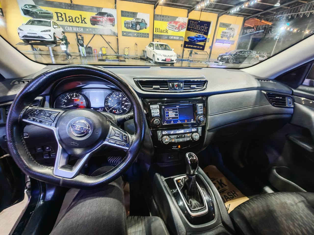 نيسان روج 2018 SV للبيع 🚙
نيسان روج موديل 2018، فئة SV، سيارة عائلية مريحة واقتصادية. 
محرك 2.5 لتر 4 سلندر
قير CVT أوتوماتيك
فئة SV
تشغيل بصمة وزر
دخول بدون مفتاح
مقاعد أمامية تدفئة
كرسي السائق كهربائي
مكيف أوتوماتيك
شاشة لمس + بلوتوث
كاميرا خلفية
حساسات ونقاط عمياء 
باب خلفي كهربائي

السعر خاص او واتس اب ***********
