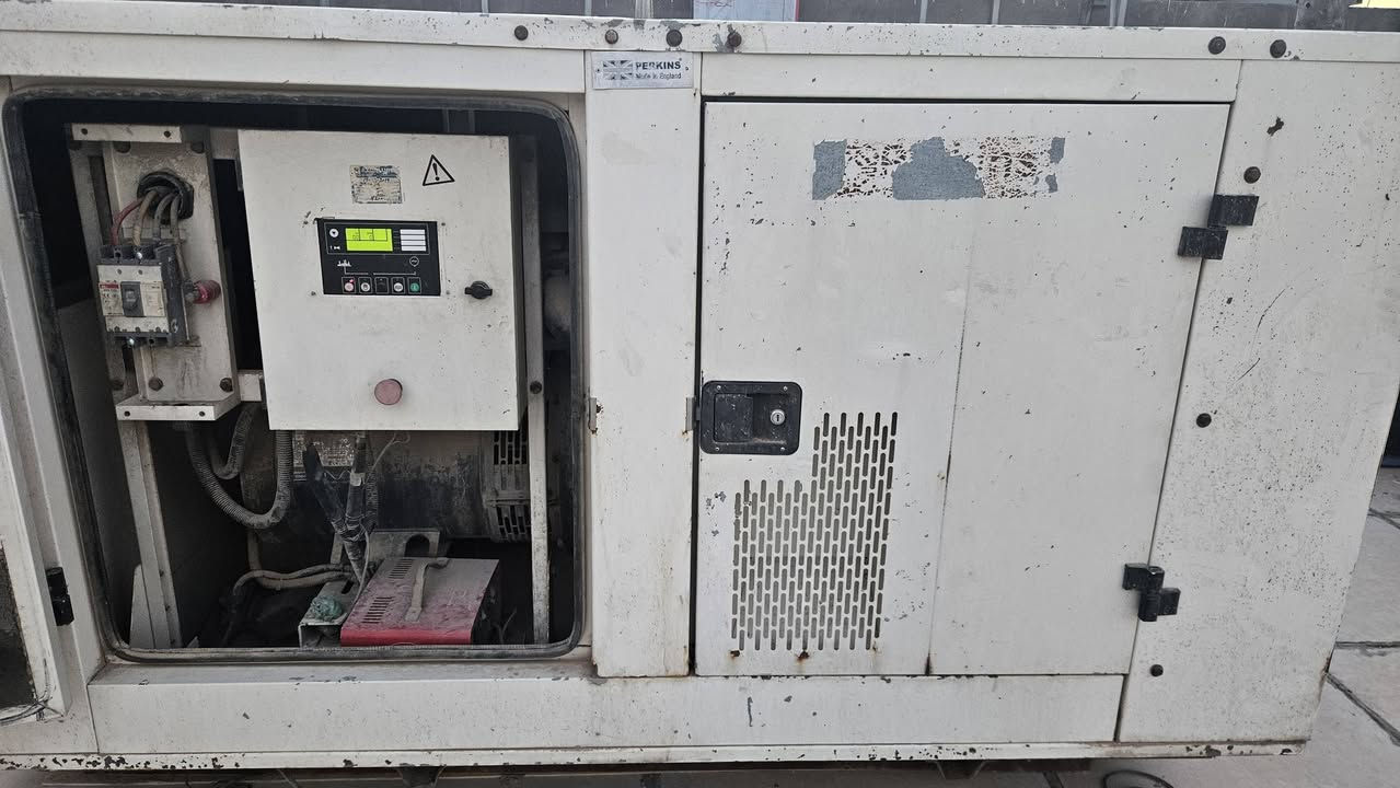 مولدة بيركز انكليزي اصلي 50KV للبيع 
ساعات التشغيل غير معروفه لا الشاشه مبدله اوتو
مستعملة نظيف صفر جاج لا تبخير ولا تجفيت 
محرك بلادي ما داخل تصليح راسي توليد انكليزي نظيف جدا ... 
3 بستم المحرك ما داخله تصليح  ابداا 
شاشه مبدله تشتغل اوتوا 
150 امبير 
جاهزة للعمل ومكفولة ضمان تشغيل 
تصلح @ للمجمعات 
اسواق عيادات استخدام منزلي وغيرها 
العنوان حي الميلاد 
***********
السعر النهائي 40 ورقه
مجال بسيط
