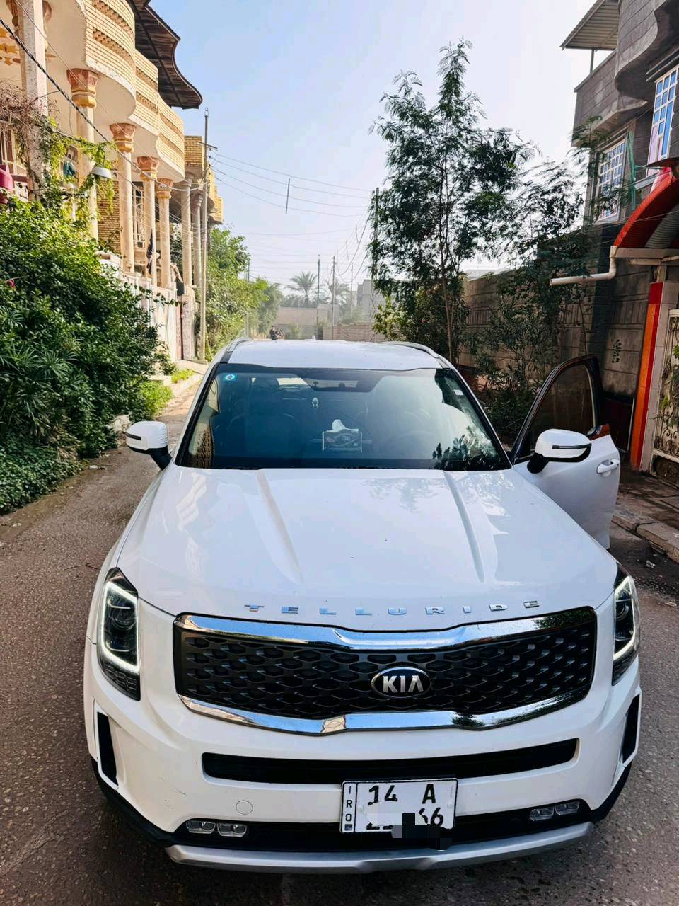 كيا تيلورايد (Kia Telluride)
موديل (2020)خليجي مكفوله كفالة عامة ومن الضربة القويه 
بيها بعض الطخات قليلة 
مواصفات (LX) 
7 راكب رقم بصرة الداخل جلد 
وارد خليجي (3.8/6V) 
حساسات خلفية وكامرة خلفية وشاشة 
وتشغيل عن بعد مري شفط 
وضع قيادة ذاتية /اشارة ترحيبية
تبريد 3 قطع 
صيانة شهريآ اوديها السعر 265 وبيها مجال 
العنوان /البصرة 
للاستفسار اكثر التوصل علا الرقم  ***********
