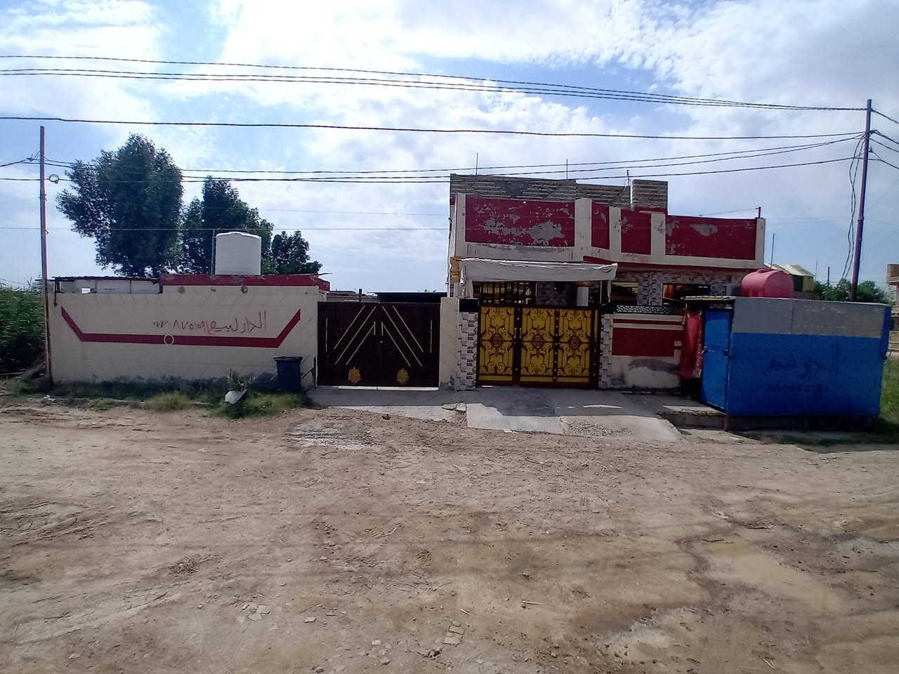 سلام عليكم بيت البيع او امراوس حسب القناعه
موقع البيت حواس نزلت معمل الثلج السليل او نزلت الجشعم 
مساحت البيت 400 بناء 200 وحديقه 200 البيت بناء حديث 
الاستفسار والسعر 
 ***********
***********
