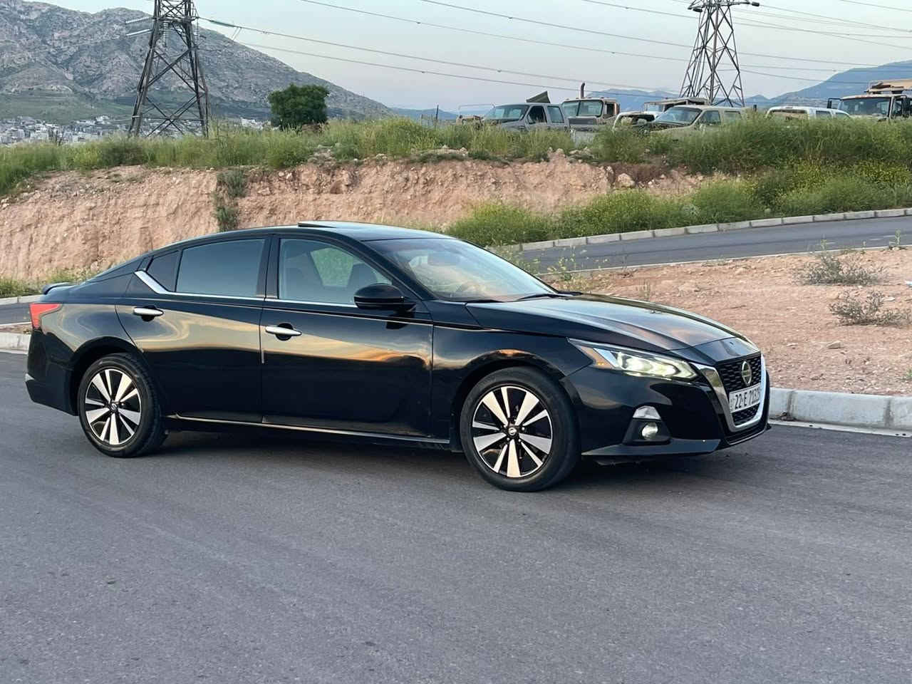 السلام عليكم 
نيسان التيما موديل2020
جملغ امامي تبديل شريكه و نص بونيد صبغ نص باب صبغ بدون دواخل و ارباك 
سياره فول مواصفات 
رقم الهاتف 
*********** دهوك, العراق
