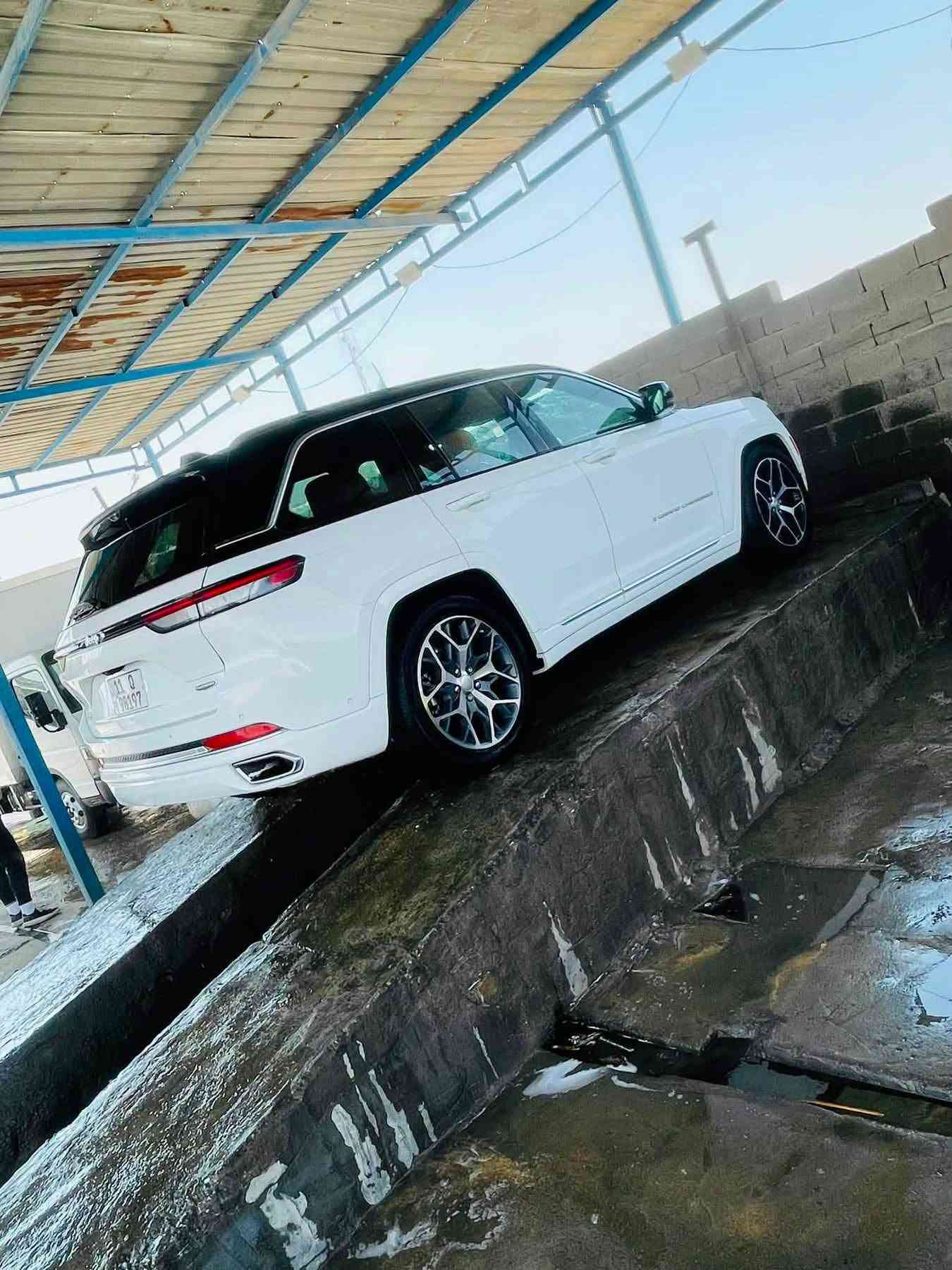 جراند شيروكي سومت • ٢٠٢٤ • رقم بغداد
