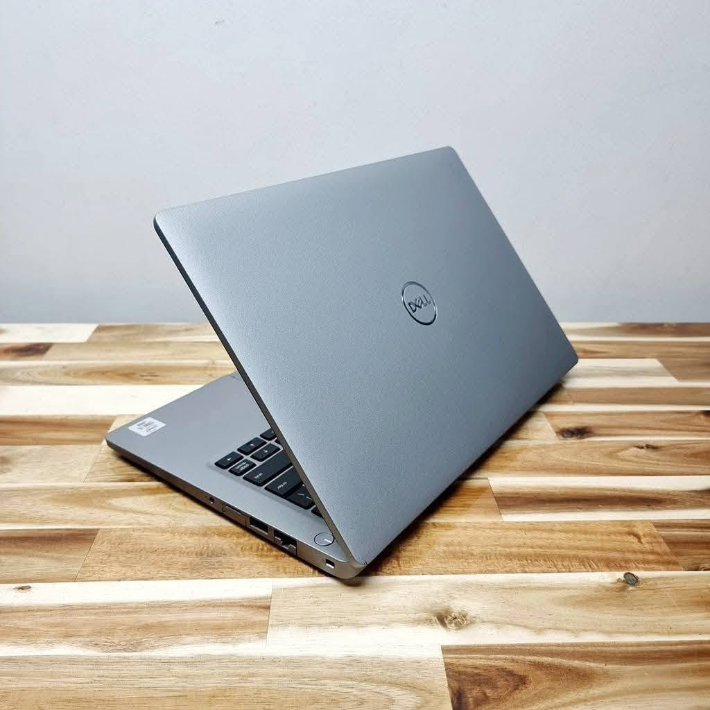 لابتوب من شركة  DELL
المعالج:Intel Core i5  من الجيل العاشر 10th

الذاكرة العشوائية (RAM): بسعة 8GB

الهارد : من نوع SSD السريع بسعة 256GB

الشاشة: بحجم  14 ips   بدقة Full Hd  

ملحقات الشاحن الاصلي  مع ماوس

مناسب للأعمال المكتبيه والعاب متوسطة

متوفر واتساب ***********
