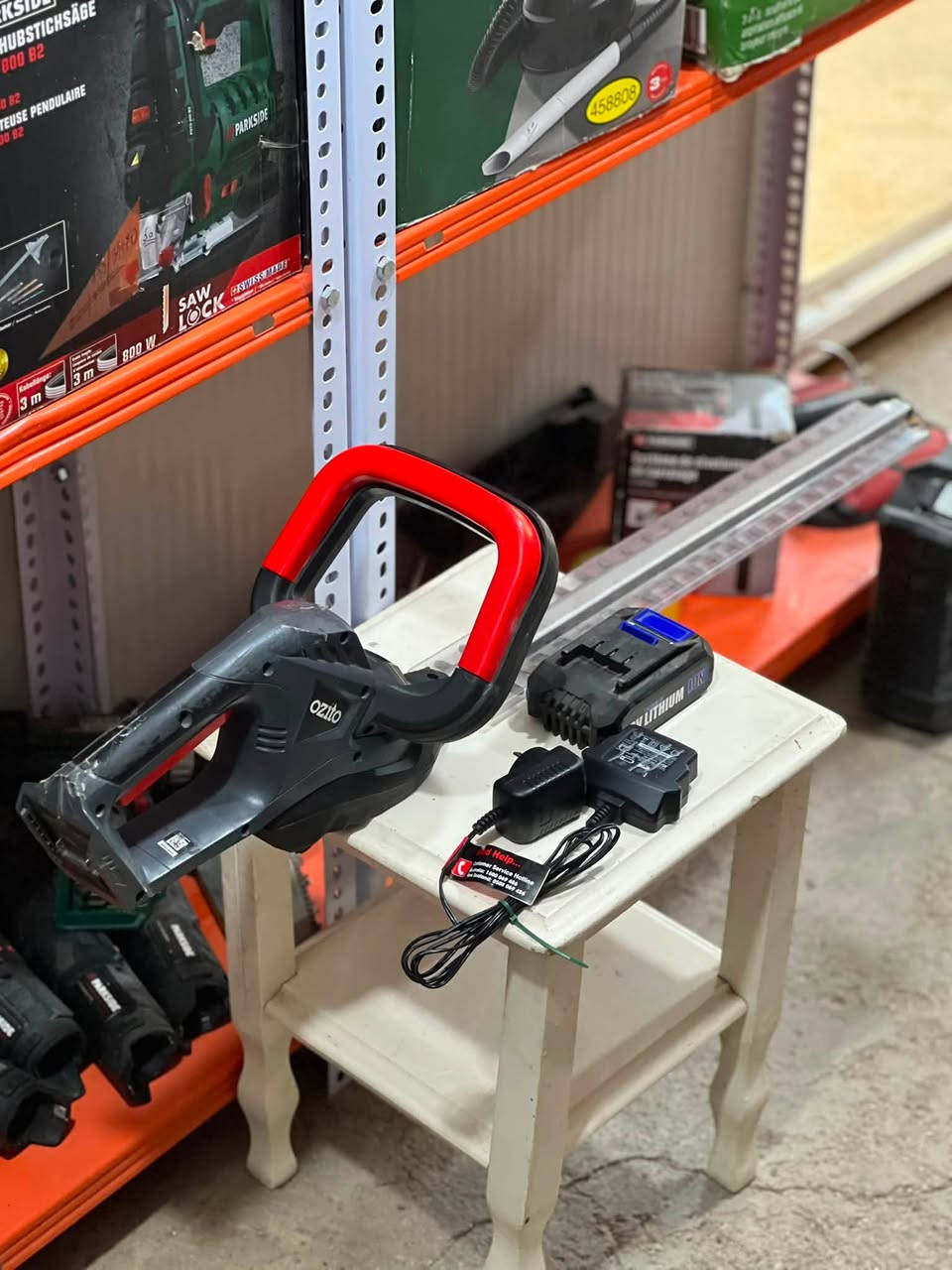 منشار تقليم ياس  شحن باله مستخدم ضمان العمل 
السعر ٥٠ مع التوصيل كامل مع البطاريه  والشاحنه *********** واتساب
