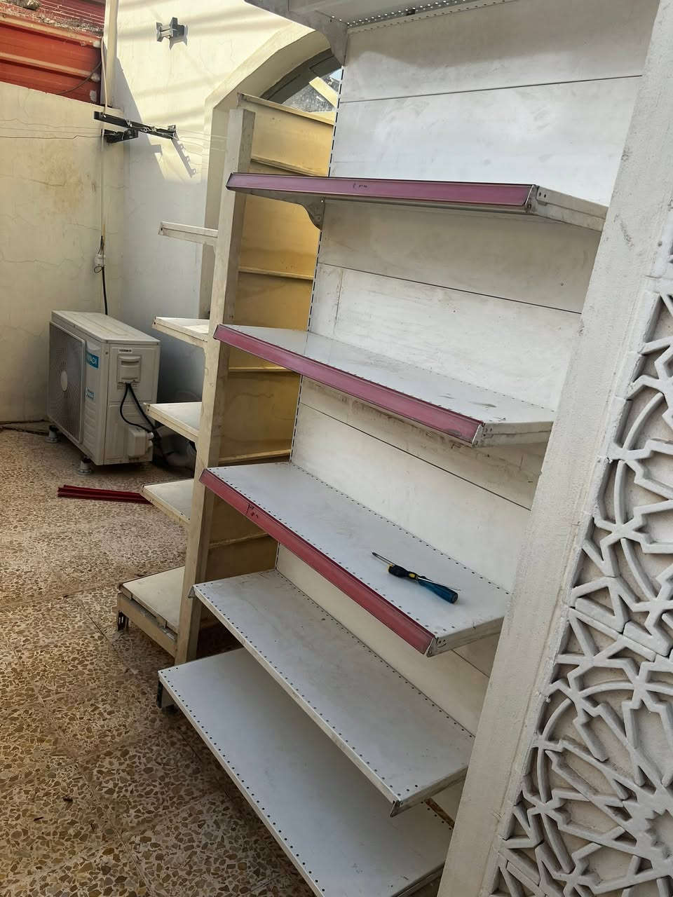 سلام عليكم غراض اسواق للبيع كلشي وسعره ***********
