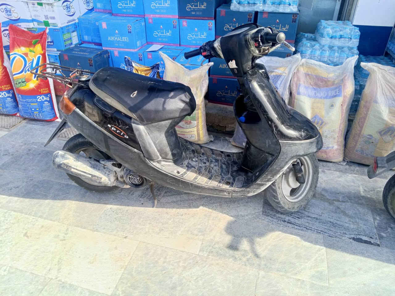 سلام عليكم عندي دراجة بتره 2خط للبيع 
سعر 450وبيه مجال 
ملاحظة/دراجة ما مفتوحة ولا مبدل بيه شي
***********
