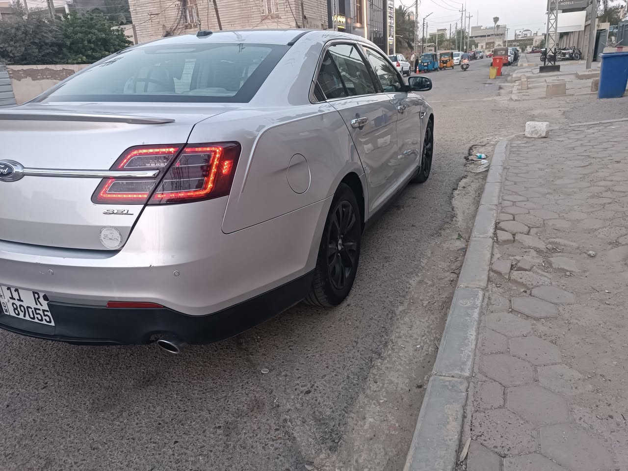 فورد توريس ٢٠١٥
حادث باب السائق 
گير محرك حدادة مكفول 
المواصفات 
مري كهرباء 
مري هيتر 
تبريد ثلج 
كراسي جلد 
كراسي كهرباء تدفئة 
تحكم ستيرن 
تشغيل عن بعد 
لايتات زنون 
حساسات خلفيه 
كاميرة خلفيه 
ويل كب١٨
شاشة دشبول صغيره 
باتري جديد 
رقم بغداد مشروع وطني 
السيارة كامله على الاخير 
السعر ١٢٠ ورقة والشراي يتصل على الرقم ***********
