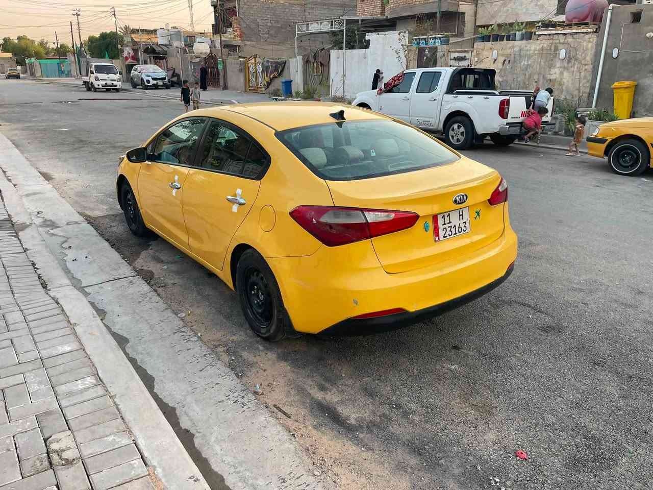 السلام عليكم فورتي 2016 وارد امريكي حادثها جاملغ امامي بدون دواخل مكينه 1800 دوش كير ومكينه لاصرف ولا بخار صدر تايرات تبريد كله جديد مصفره هيئه وغرامات بسمنه تحويل مباشر السياره جاهزه من كلشي مكانها بغداد السعر 97 وبيها مجال ***********
