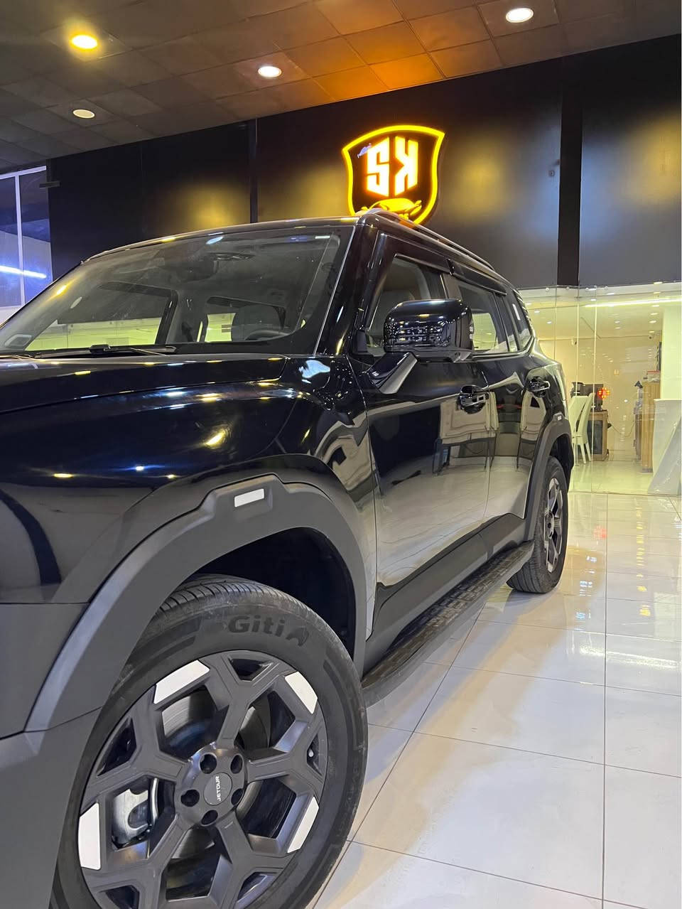 عەرەبی

🚘 جيتور تي وان – موديل 2026

📍 الممشى: 24,000 كم فقط
🎨 قطعة واحدة مصبوغة، والباقي شرط
✨ المواصفات: Comfort
✅ السيارة نظيفة وحالتها ممتازة
💰 السعر: 205 ورقة، بدون معاملة
***********
کوردی

🚘 جیتۆر T1 – مۆدێلی 2026

📍 کەم: تەنها 24,000 کیلۆمەتر
🎨 بۆیاخ: تەنها یەک پارچە چاملغە، باقی بەشەکان بە شەرت
✨ مواصفات: کۆنفۆرت
✅ سەیارەکە پاک و خاوێنە و هرموو گیانی بەشەرت 
💰 نرخ: 205 وەرەقە، بێ مەعاملە
*********** Singapore
