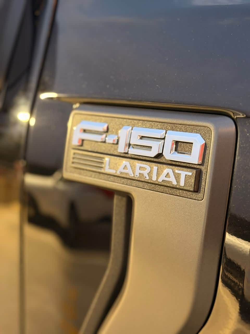 كل التفاصيل مذكورة .. 👇

نص مكتوب في الصور:
- FORD F-150 LARIAT PLATINUM VIP 2023 للاستفسار اكثر يرجى الاتصال على هذا الرقم *********** - ***********