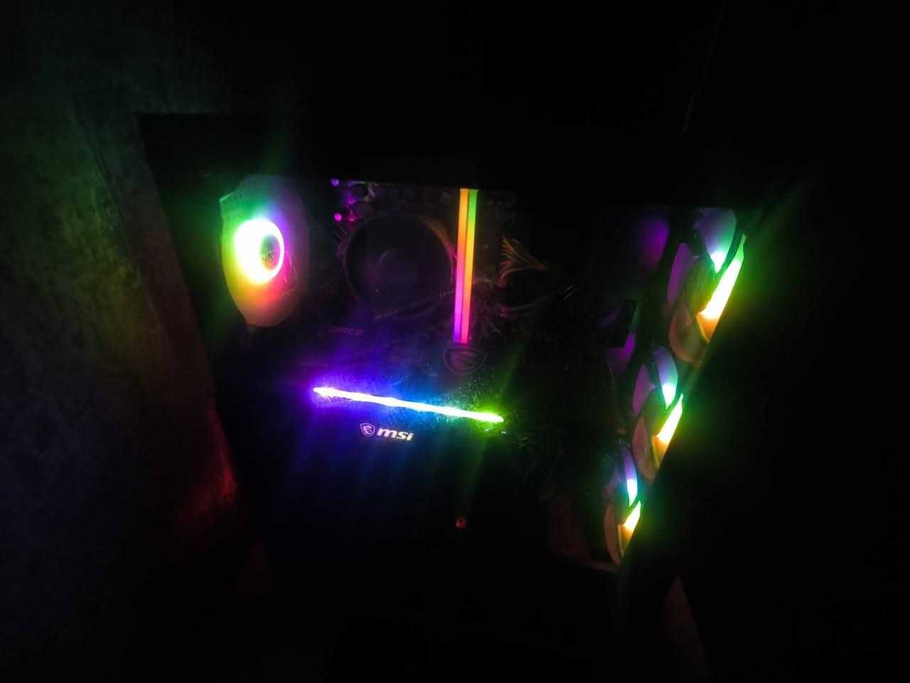 Pc للبيع 
تجميعه
المعالج (CPU): Intel Core i5-12400F (الجيل الثاني عشر🔵)

 كارت الشاشة (GPU): NVIDIA GeForce RTX 3070 (8GB)🔵

 الذاكرة العشوائية (RAM): 16GB🔵

 التخزين (Storage): SSD 512GB🔵

 نظام التشغيل (OS): Windows 11 Pro مفعل🔵

+شاشه سامسونك 🔵
165hz
Va
24 inch
1ms
+ ماوس + كيبورد + ماوس باد 🔵
للتواصل أو الاستفسار ***********
